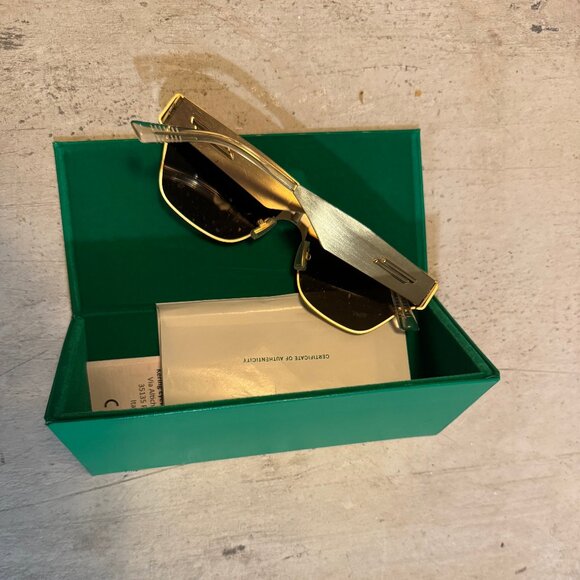 Bottega Veneta Gold Cat-Eye Sunglasses – Worn Once, Authentic, Box & Cards - Picture 4 of 7